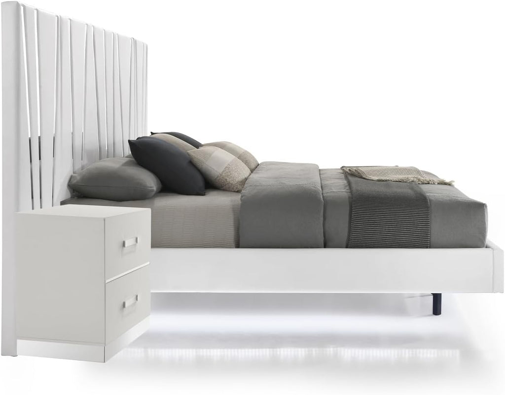 New Classic Furniture Europa Wood Bedroom Set with Queen Bed and 2 Nightstands w/Panels, White