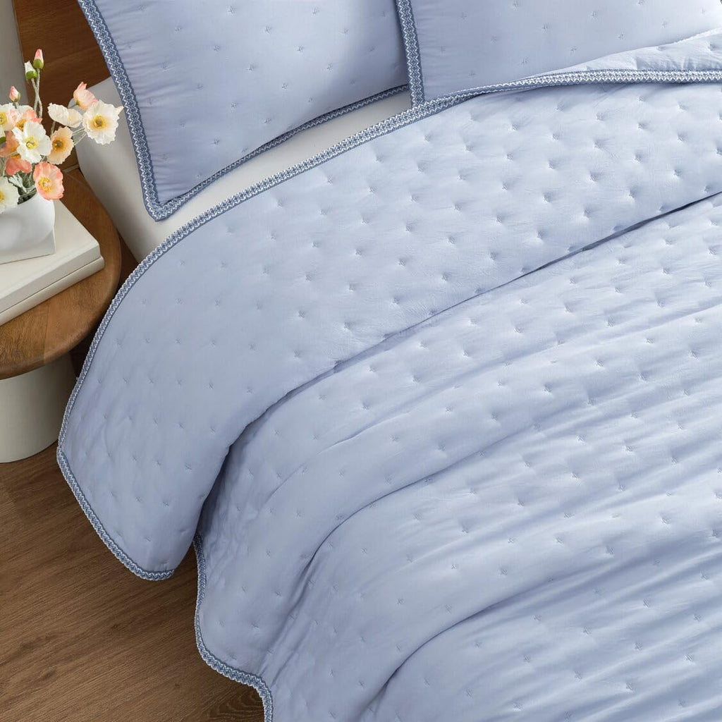 UGG Braid Twin/Twin XL Quilt Set– 2 Piece Twin Quilt Bedding Set with Pillow Sham, Soft Lightweight Bedspread Coverlet for Dorms & Bedroom, Lavender Misty Wisteria (Devon)