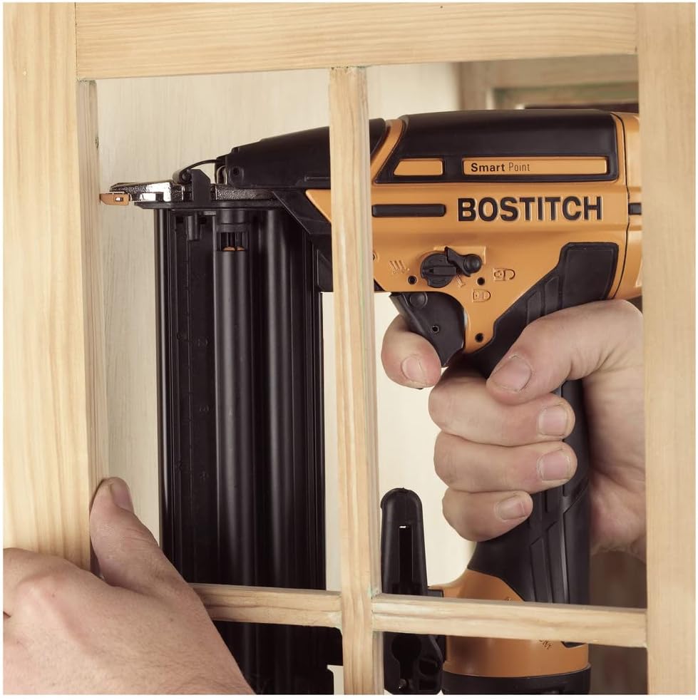 BOSTITCH U/BTFP12233 Smart Point 18 gauge Brad Nailer (Renewed)