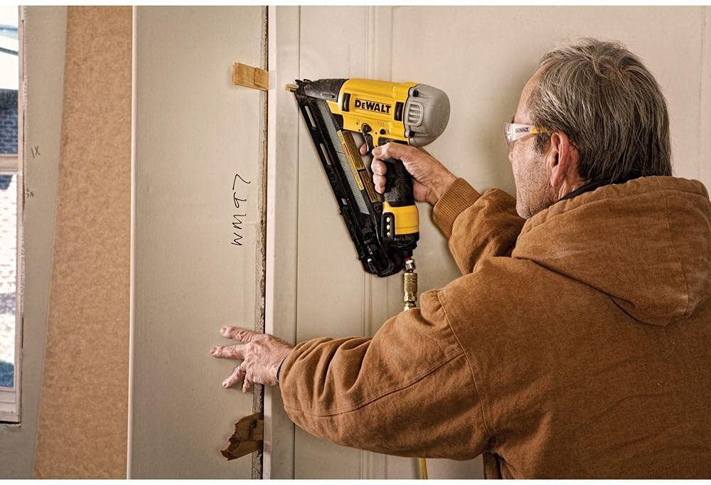 DEWALT Pneumatic Finish Nailer, 15-Gauge, 1/4 in., Corded (DWFP72155)