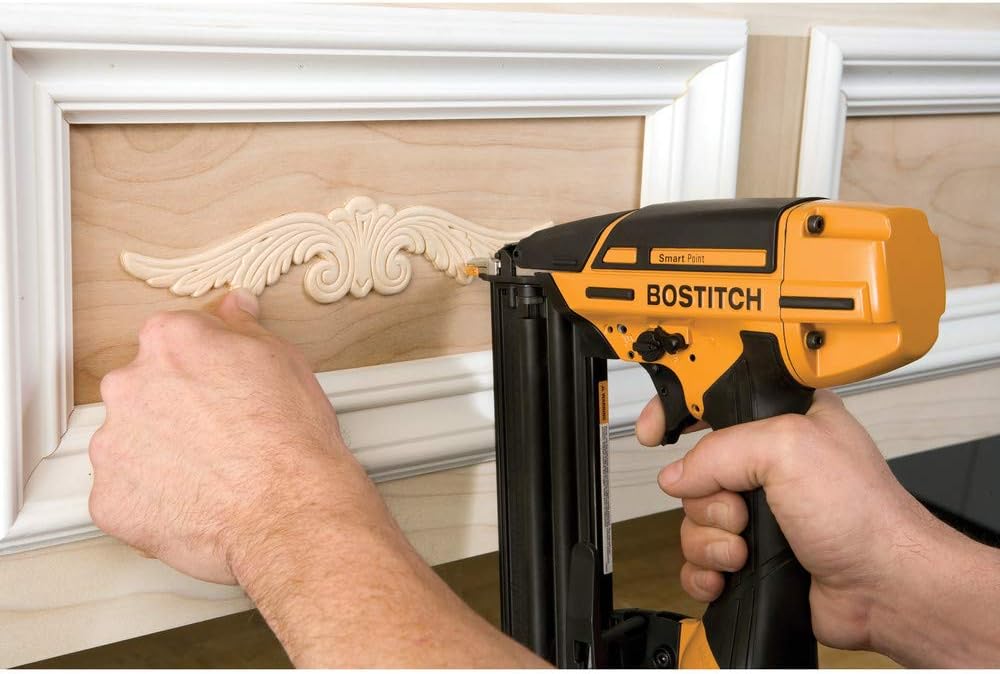 BOSTITCH U/BTFP12233 Smart Point 18 gauge Brad Nailer (Renewed)