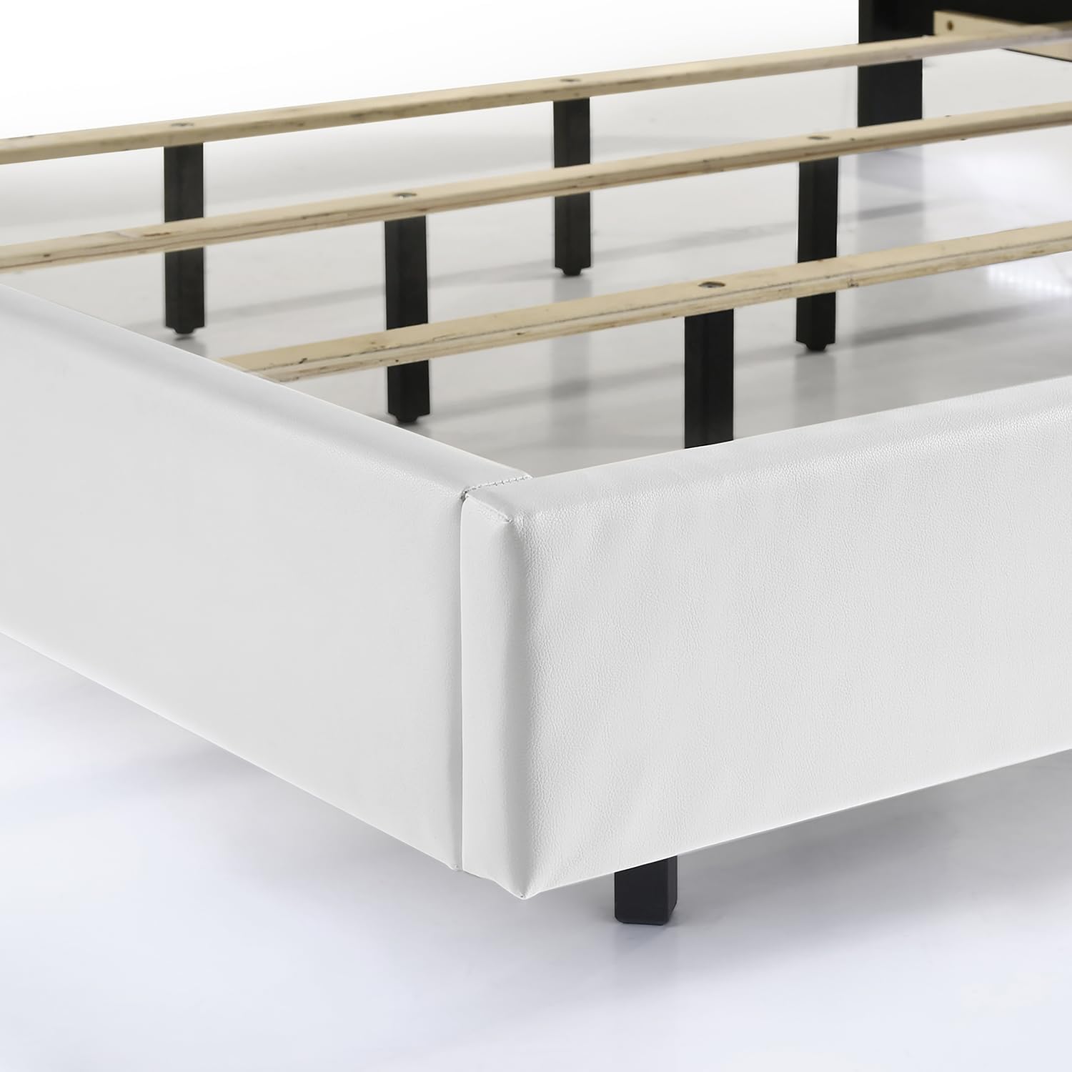 New Classic Furniture Europa Wood Bedroom Set with Queen Bed and 2 Nightstands w/Panels, White
