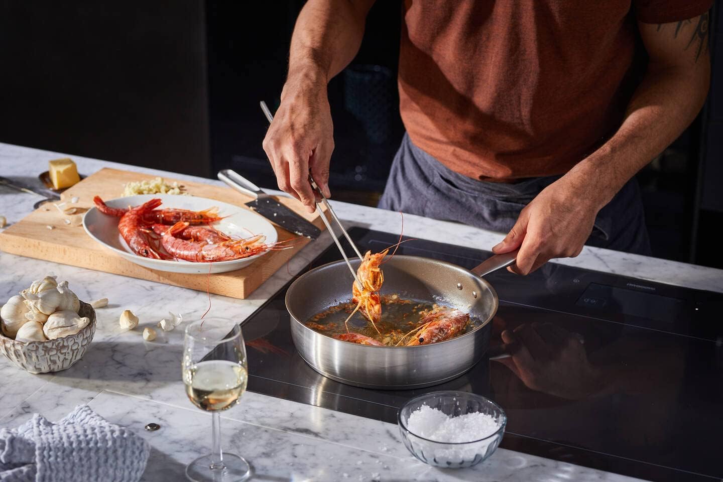 Fiskars sauté pan with lid, Ø 26 cm / 3.2 L, Coated pan, Suitable for All hobs, Recycled Stainless Steel, All Steel, Silver, 1064746