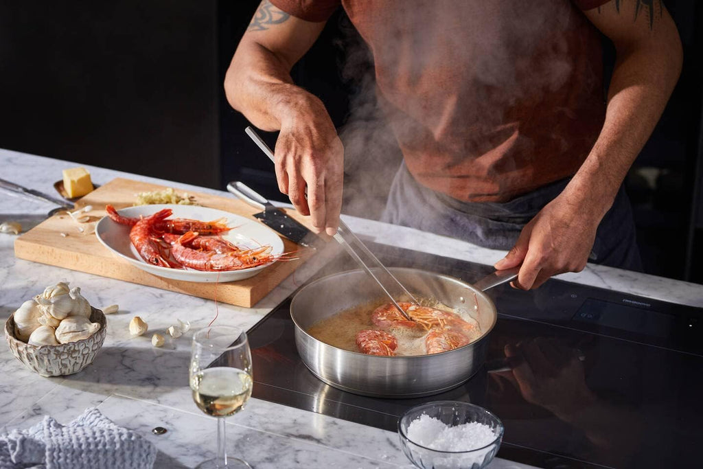 Fiskars sauté pan with lid, Ø 26 cm / 3.2 L, Coated pan, Suitable for All hobs, Recycled Stainless Steel, All Steel, Silver, 1064746