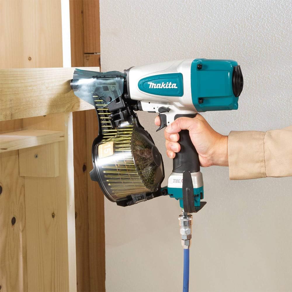 Makita AN613 Pneumatic 15° 2-1/2' Siding Coil Nailer