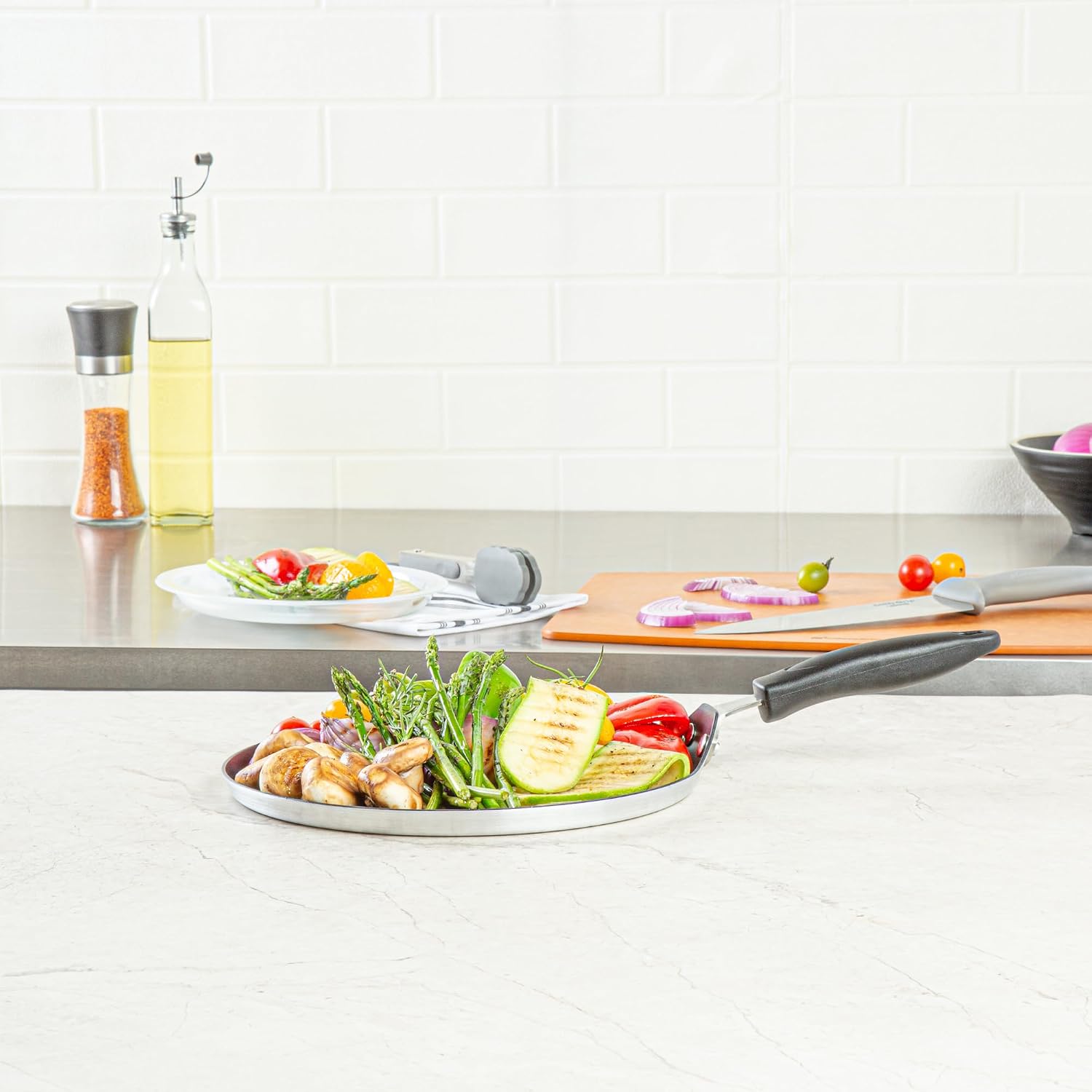 Restaurantware Nonstick Griddle 10 Count 10 x 10 Inch Aluminum Nonstick Frying Griddle With Bakelite Handle - Square Frying Pan With Even Heating - Black Cooking Surface For Home Kitchens