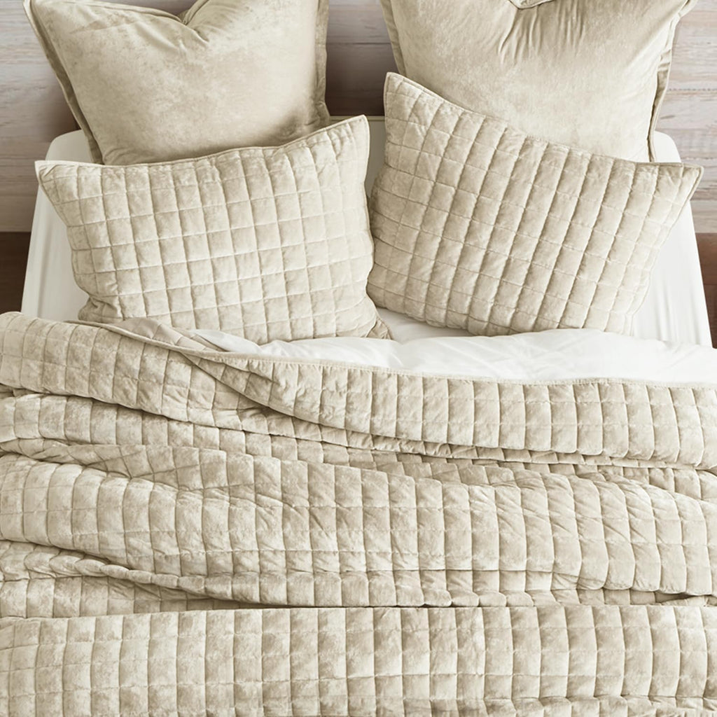 RECYCO Luxury Velvet Quilt Set, California King 118'' x 106'' Oversized Bedspread, Ultra Soft Velvet Comforter, Lightweight Box Stitch Bedding Sets for All Season, with 2 Shams, Beige