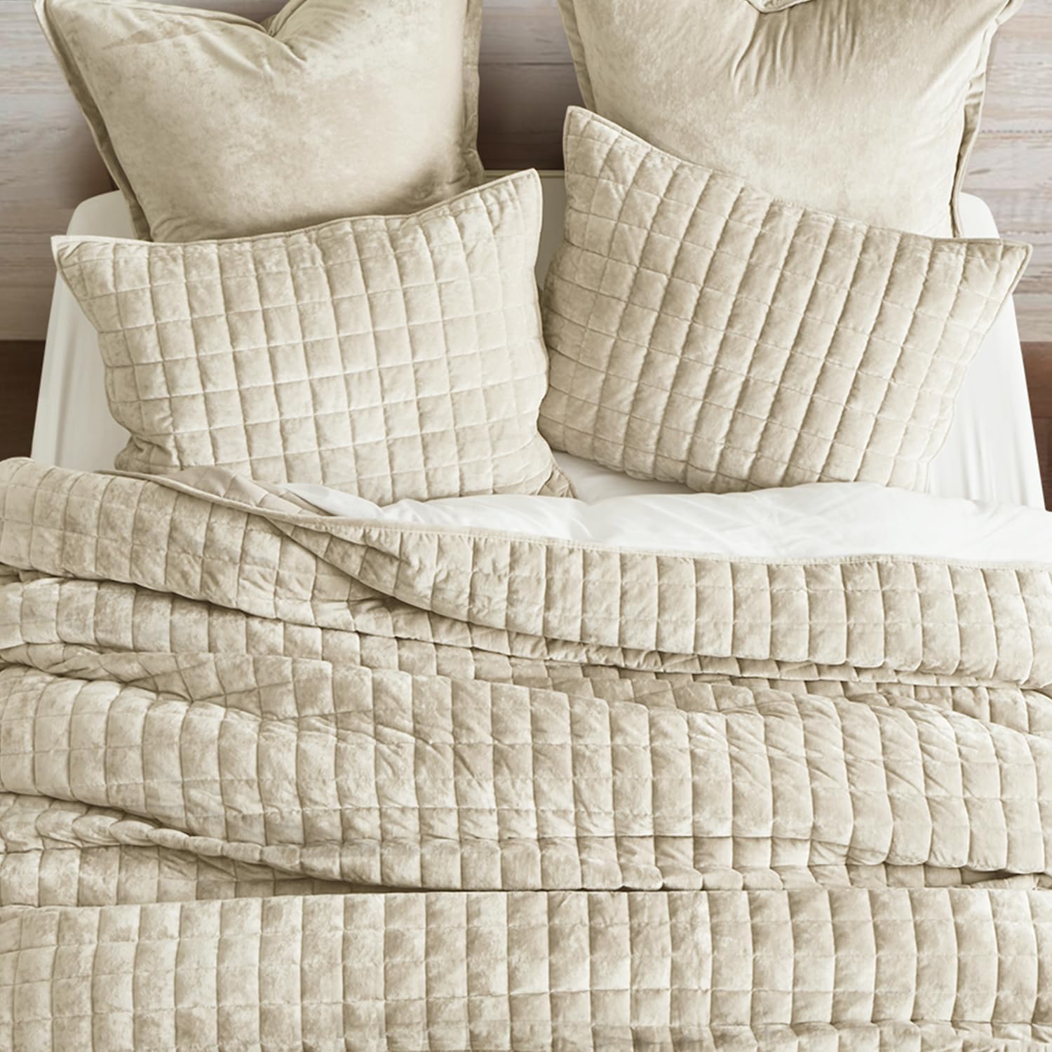 RECYCO Luxury Velvet Quilt Set, California King 118'' x 106'' Oversized Bedspread, Ultra Soft Velvet Comforter, Lightweight Box Stitch Bedding Sets for All Season, with 2 Shams, Beige