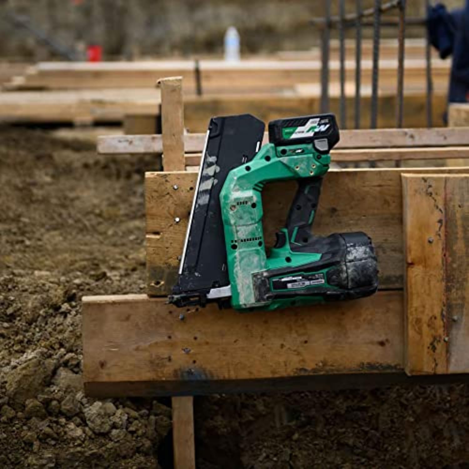 Metabo HPT 36V MultiVolt Cordless Forming Nailer, 3-1/2 Inch Duplex/Double Headed Fasteners, Power Tool with 2.5Ah Lithium Ion Battery, Drives 900 Nails per Charge, NR3675DD