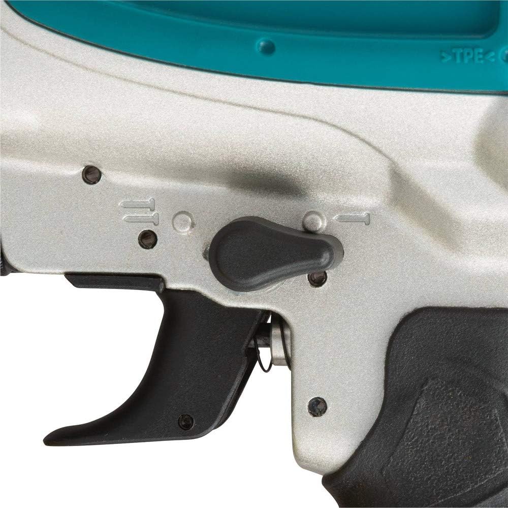 Makita AN613 Pneumatic 15° 2-1/2' Siding Coil Nailer