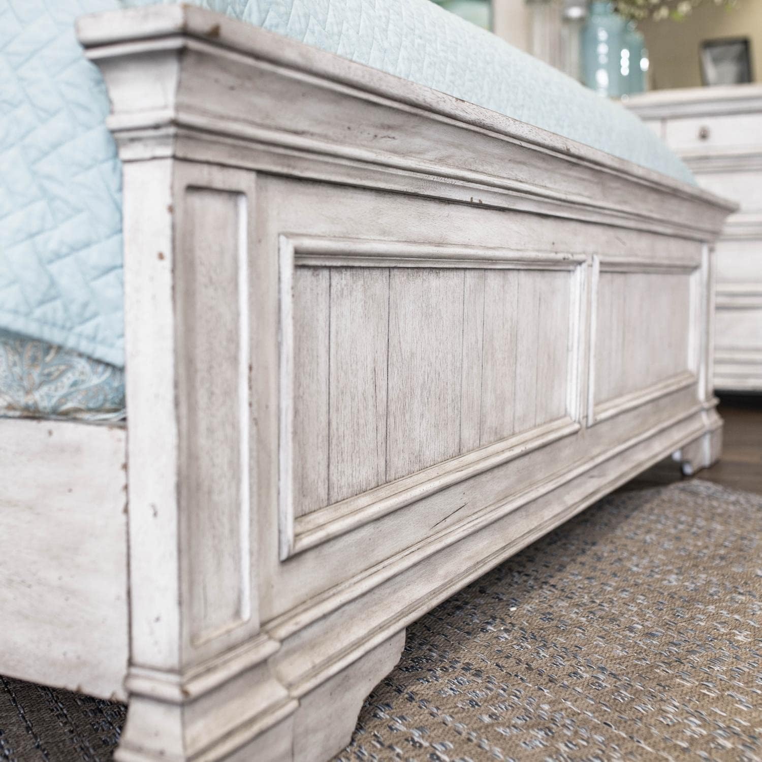Steve Silver Company Highland Park 83.5' x 90' Farmhouse Wood & Fabric Upholstered Panel King Bed with Button Tufted Headboard, Low Vertical Planked Inset Panel Footboard, in Rustic Ivory Finish