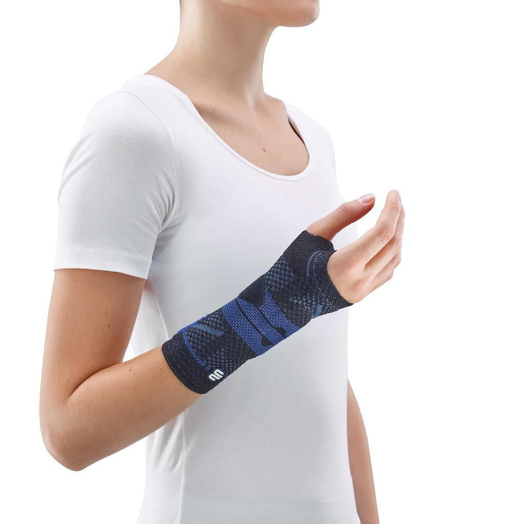 Bauerfeind - ManuTrain - Wrist Support - Relieves Strain and Stabilized During Movement - Right Wrist - Size 3 - Color Black