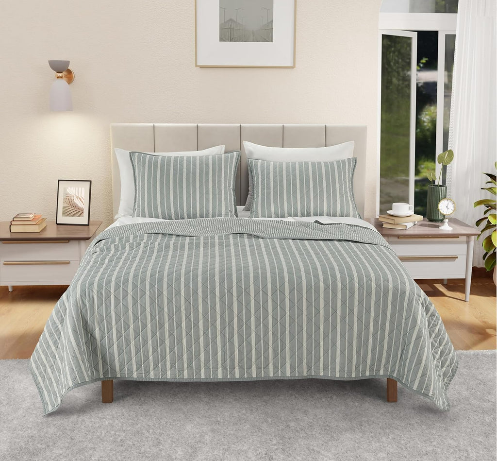 Izod 100% Cotton Percale Pre-Washed Quilt Set, Ultra-Soft & Reversible Bedding, Twin Sheets Set, Wrinkle-Resistant 2-Pc Cotton Bedspread with Matching Shams, All-Season Comfort - Grey Stripe