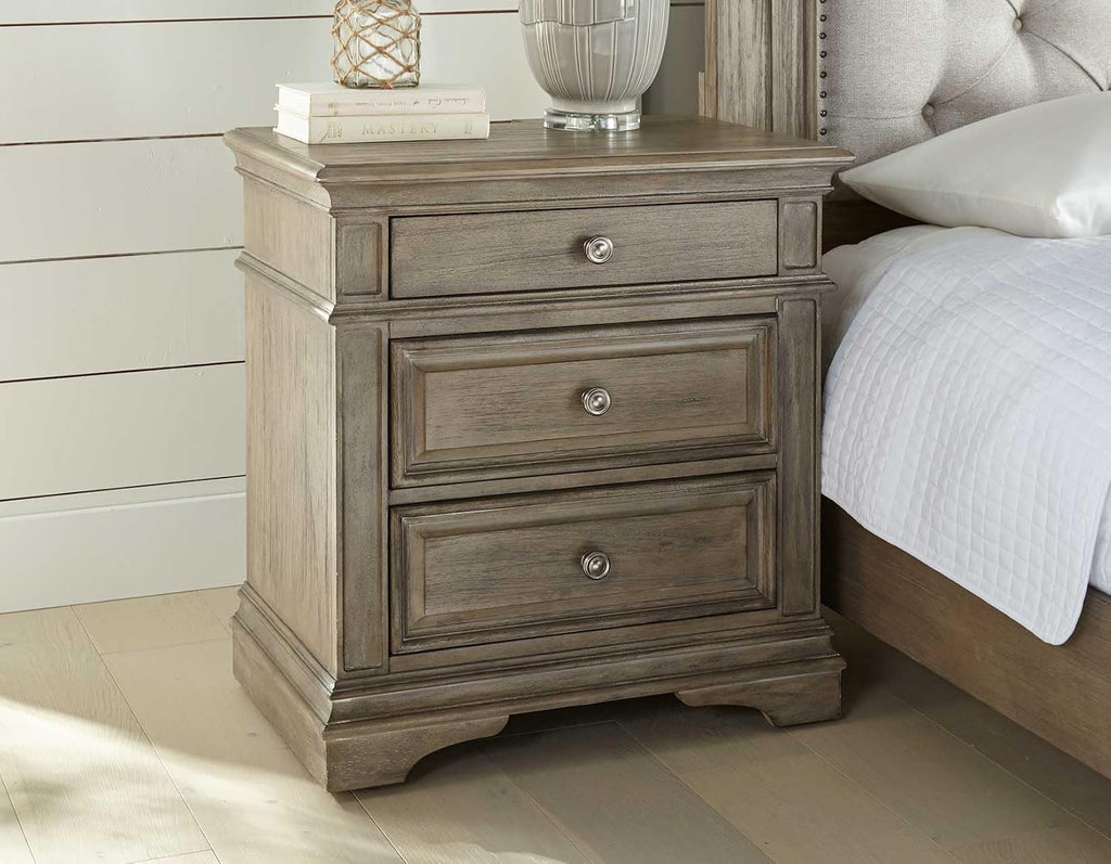 Steve Silver Furniture Highland Park Nightstand, Driftwood Finish, Nickle Hardware, 2 USB Charging Ports, 2 Full Size Drawers & 1 Half Size Drawer, Bedroom, 28' L x 17' D x 29.5' H, Brown