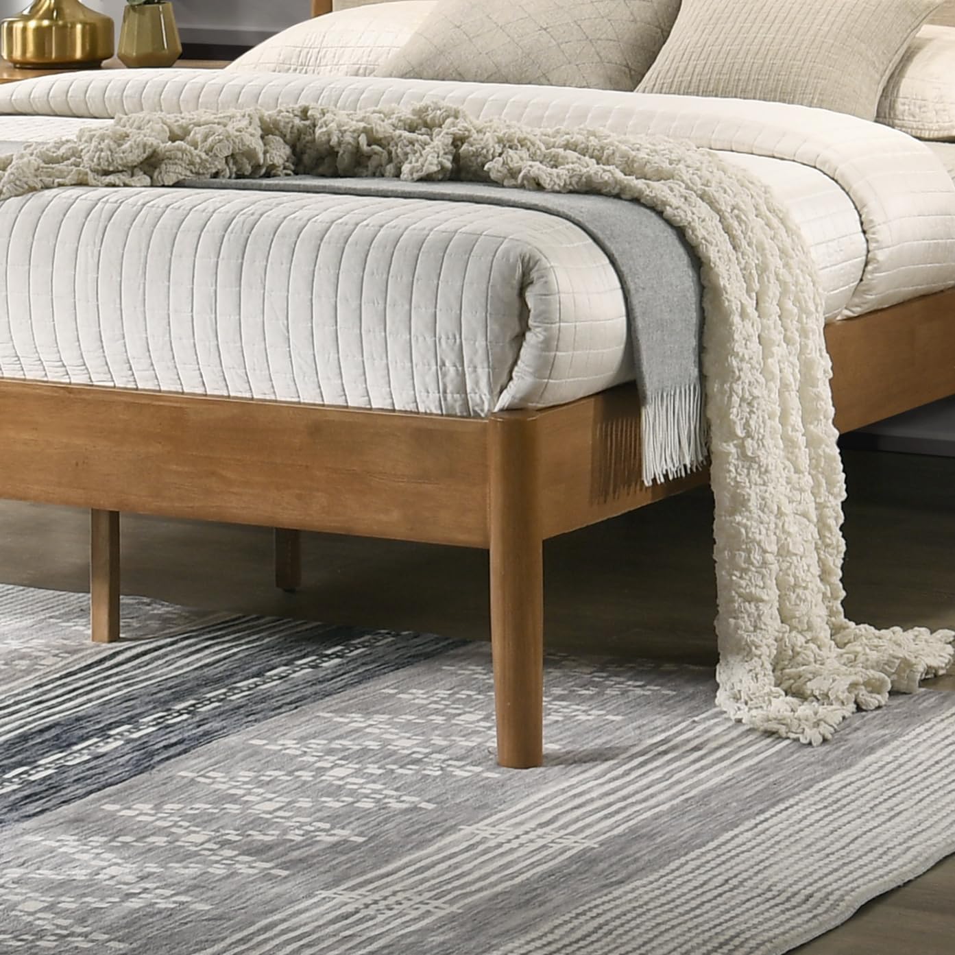 Roundhill Furniture Vichy 3-Piece Rubberwood Bedroom Set, Platform Bed with Two Nightstands, Queen, Textured Polyester