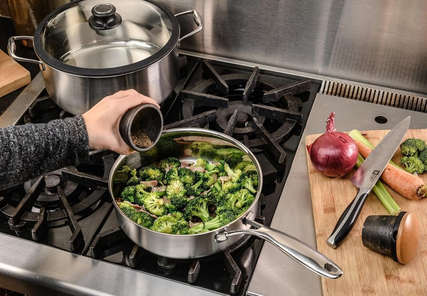 Black Cube Quick Release Cookware Sauté Pan with Lid, 9.5-Inch/3 Quart