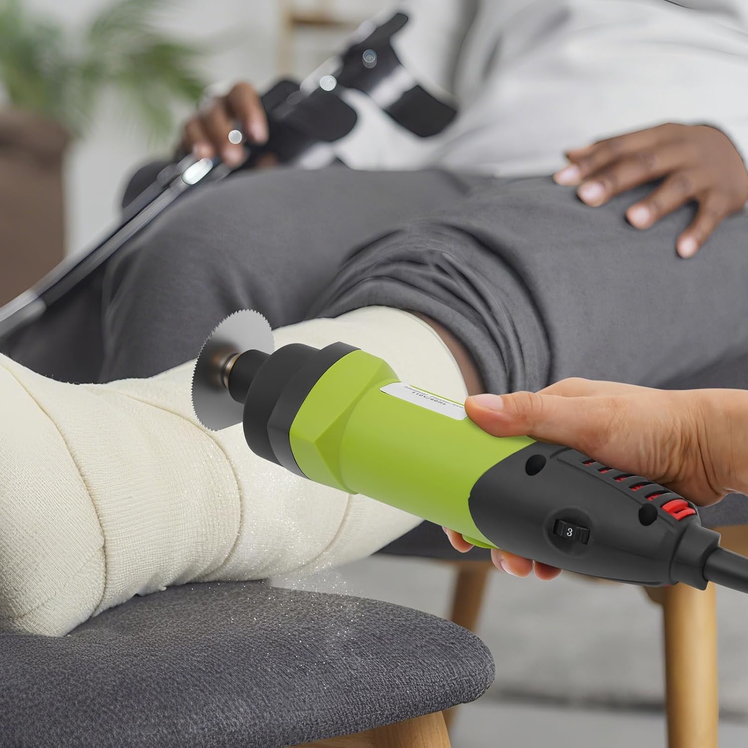 Medical Electric Plaster Saw Cast Cutter Cast Removal Saw, Electric Plaster Cutting Tool, Orthopedic PlasterSaw Sport Medicine Kit, 110V 6 Gearing 12500 Times/Min