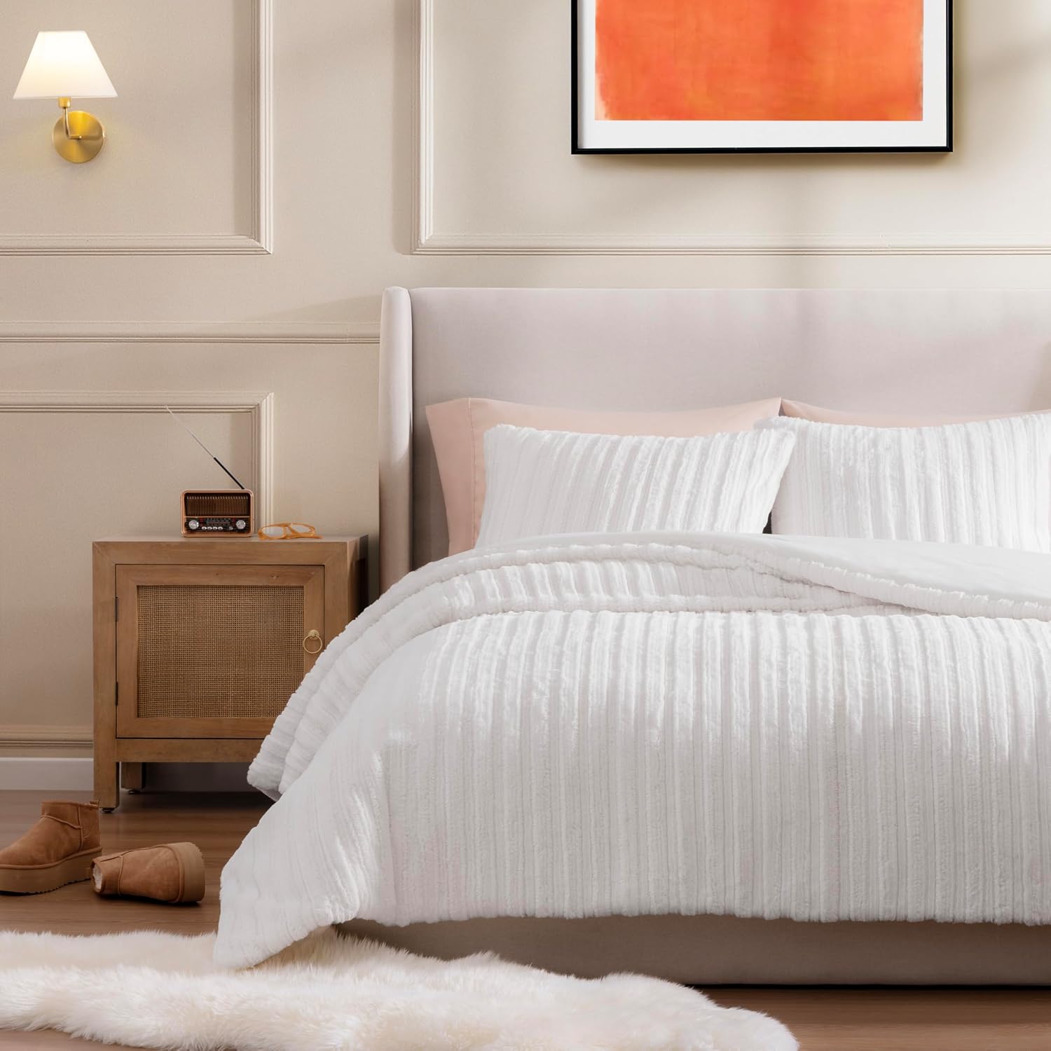 UGG Kenzie Full/Queen Comforter Set with 2 Pillow Shams Plush Faux Fur Bedding Soft Warm Down Alternative Comforter Washable Hypoallergenic Fluffy Blanket Set for Bedroom, Full/Queen Size, White Snow