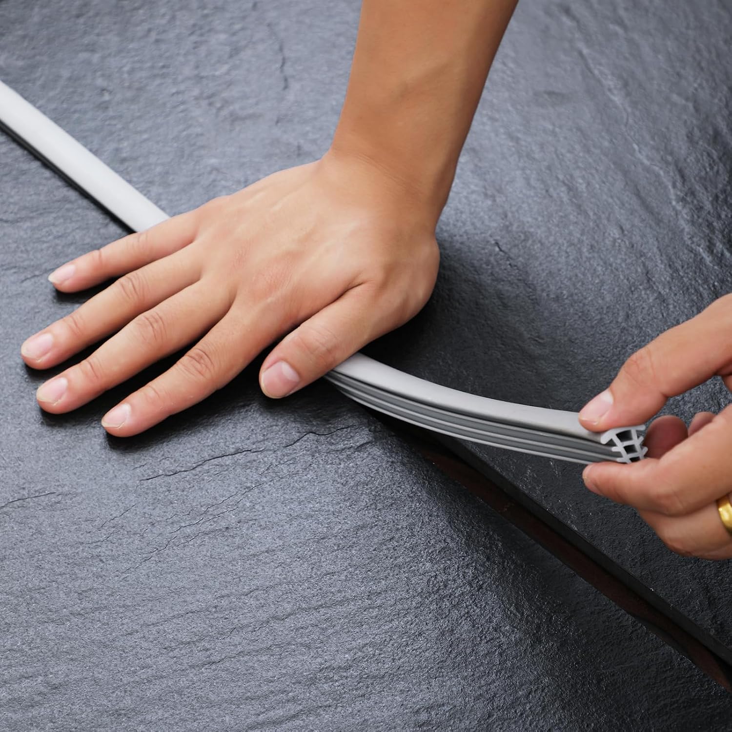 Flexible EPDM Rubber Strip (100 ft Long and 1 inch Wide) for Concrete Crack Repair and Replacement - Weather and Aging Resistant Expansion Joint Filler for Driveways and Sidewalks