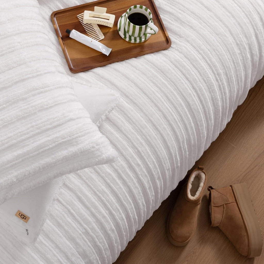 UGG Kenzie Comforter Set with 2 Pillow Shams Plush Faux Fur Bedding Soft Warm Down Alternative Comforter Washable Hypoallergenic Fluffy Blanket Set for Bedroom, King/California King Size, White Snow