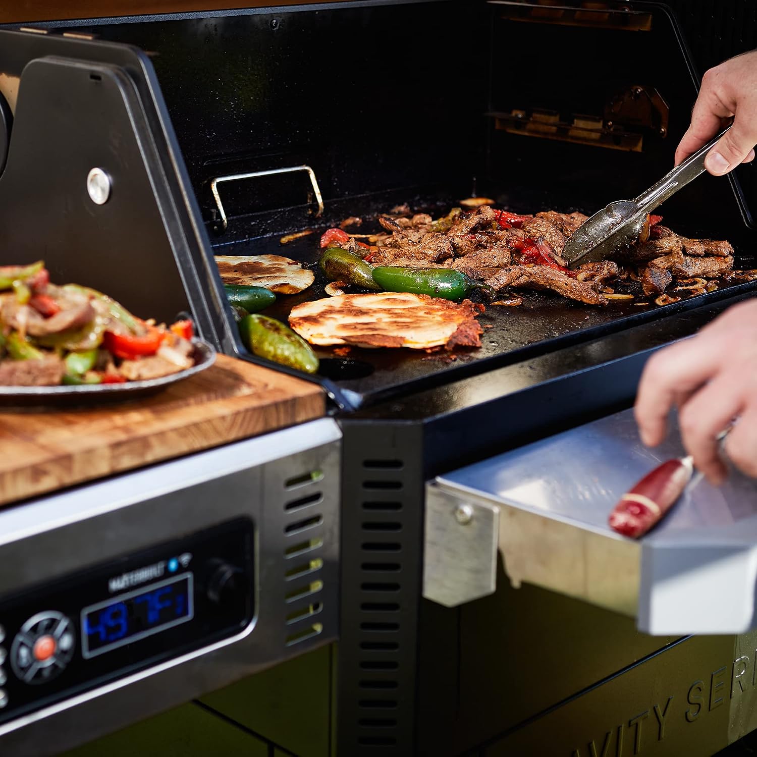 Masterbuilt® Gravity Series 1050 Digtal Charcoal Grill and Smoker Pre-Seasoned Steel Flat-Top Griddle Accessory Insert with 435 Cooking Square Inches in Black, Model MB20181622