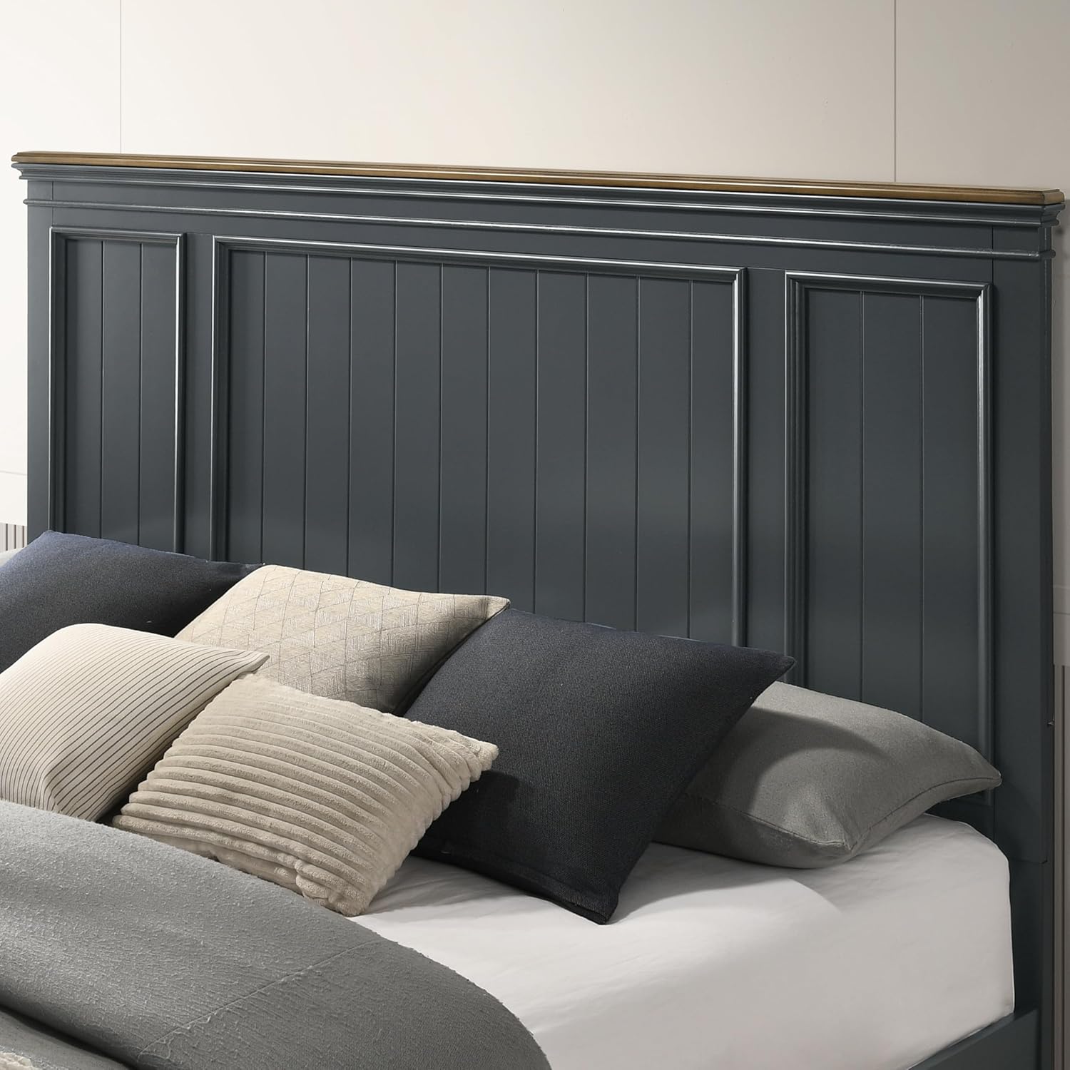 Roundhill Furniture Riverton Wood 3-Piece Bedroom Set, Shiplap Panel King Bed with 2 Nightstands in Slate Blue