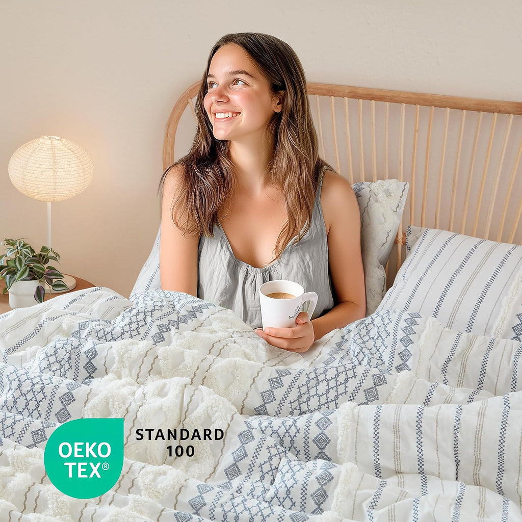 Ink+Ivy King Comforter Set, Boho Comforters, Breathable Cotton Bed Set, All Season Modern Chenille Tufted Comforter with Farmhouse Bedding Flare, Gifts for Woman, White/Navy 3 Piece