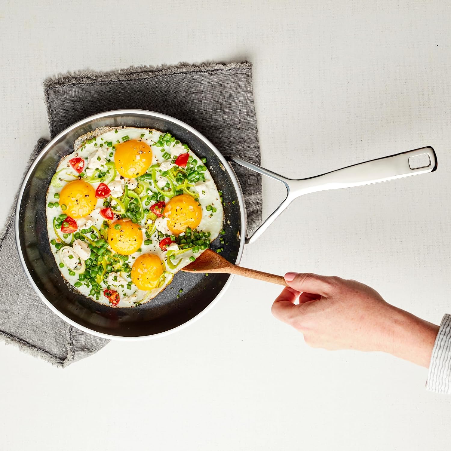 Demeyere AluPro 5, Ceramic 10-inch Aluminum Nonstick Fry Pan, Ceramic Nonstick Coating, Lightweight Construction, Compatible with all Cooking Surfaces