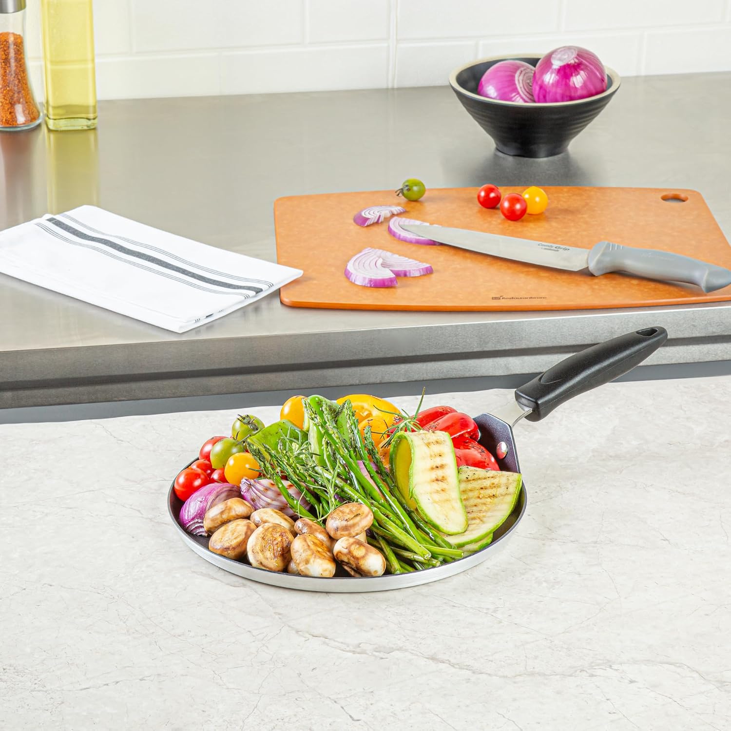 Restaurantware Nonstick Griddle 10 Count 10 x 10 Inch Aluminum Nonstick Frying Griddle With Bakelite Handle - Square Frying Pan With Even Heating - Black Cooking Surface For Home Kitchens