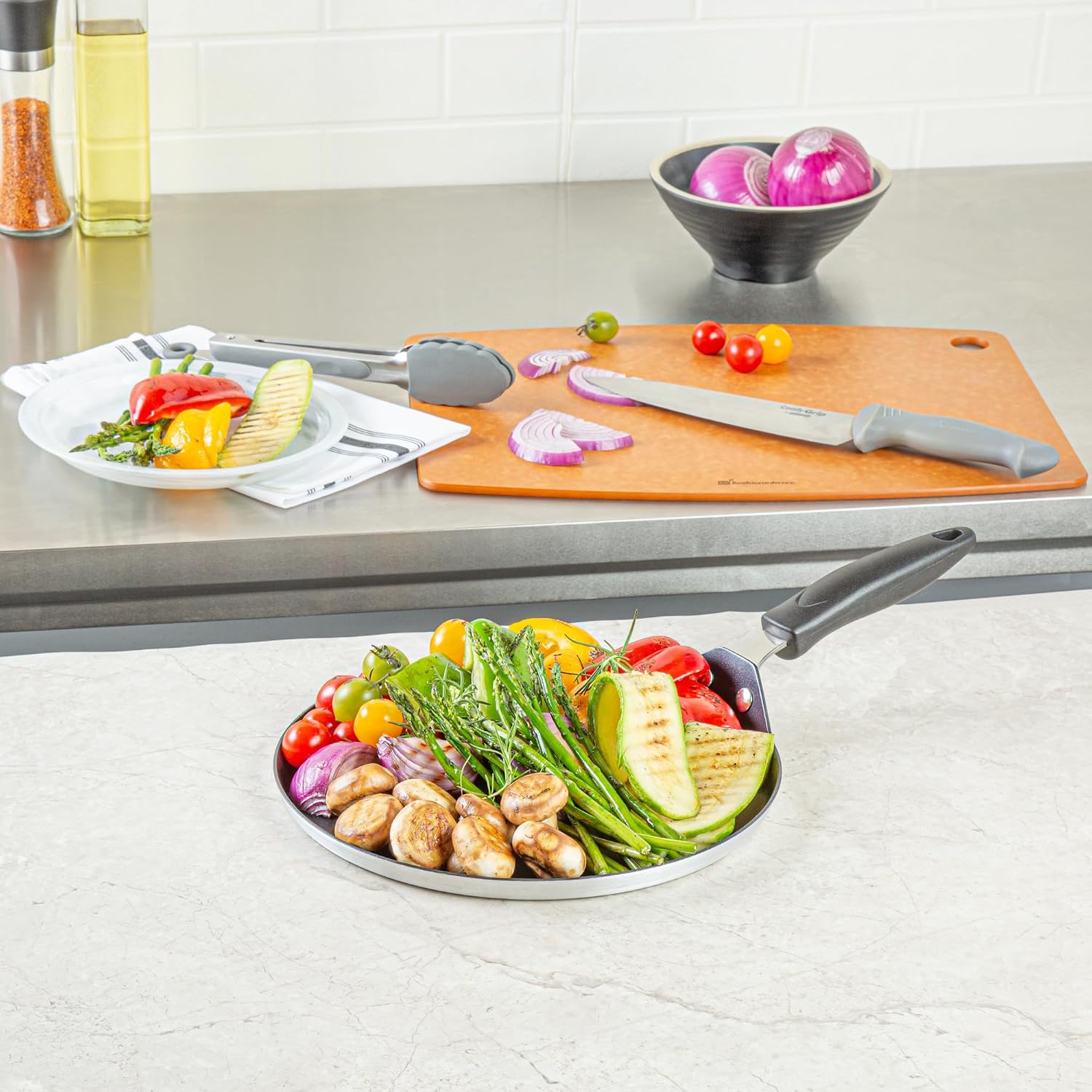 Restaurantware Nonstick Griddle 10 Count 10 x 10 Inch Aluminum Nonstick Frying Griddle With Bakelite Handle - Square Frying Pan With Even Heating - Black Cooking Surface For Home Kitchens