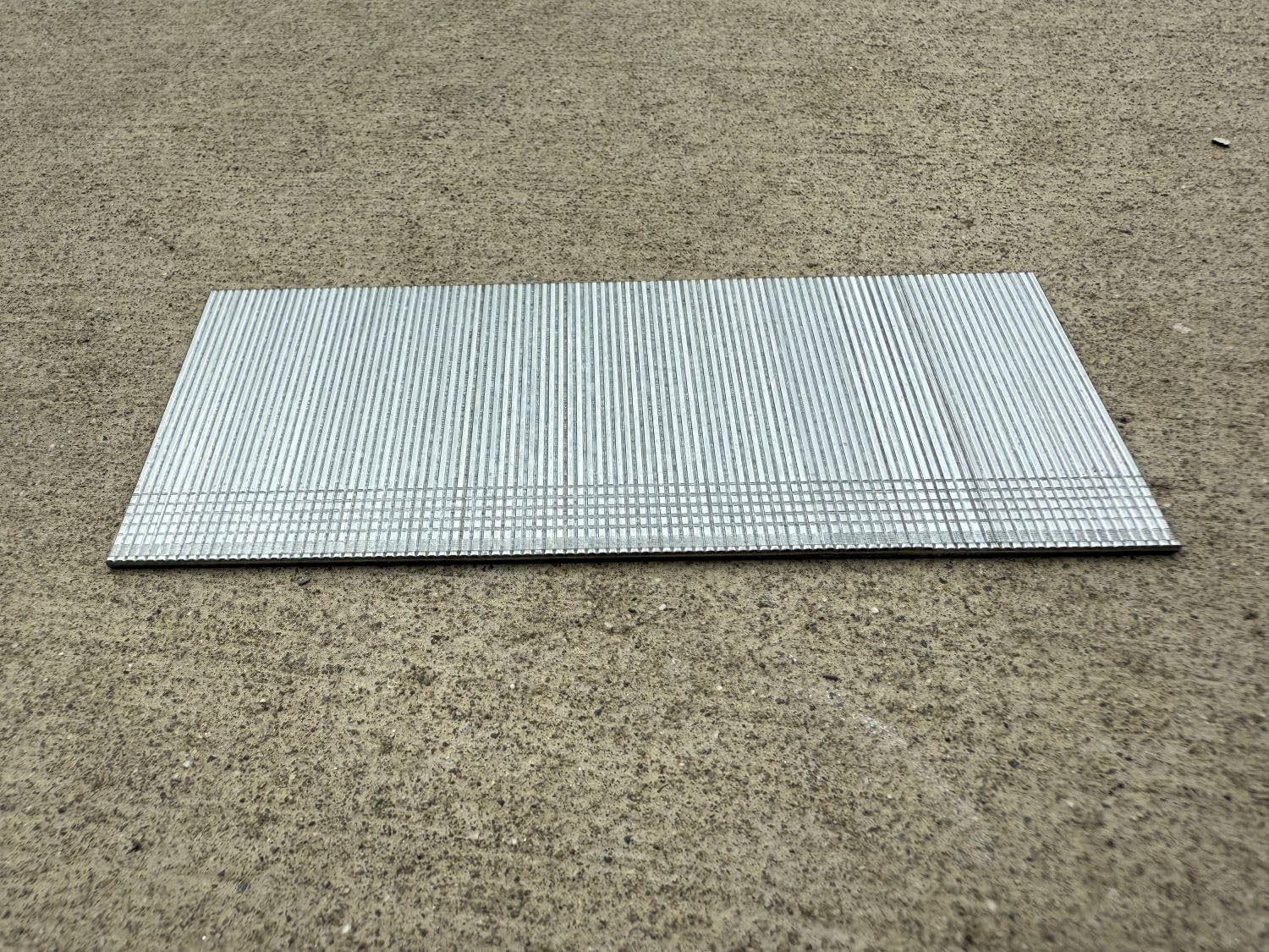Sandbaggy Galvanized 18 Gauge 2-Inch Brad Nails – Straight Collated Trim Nails (130000)