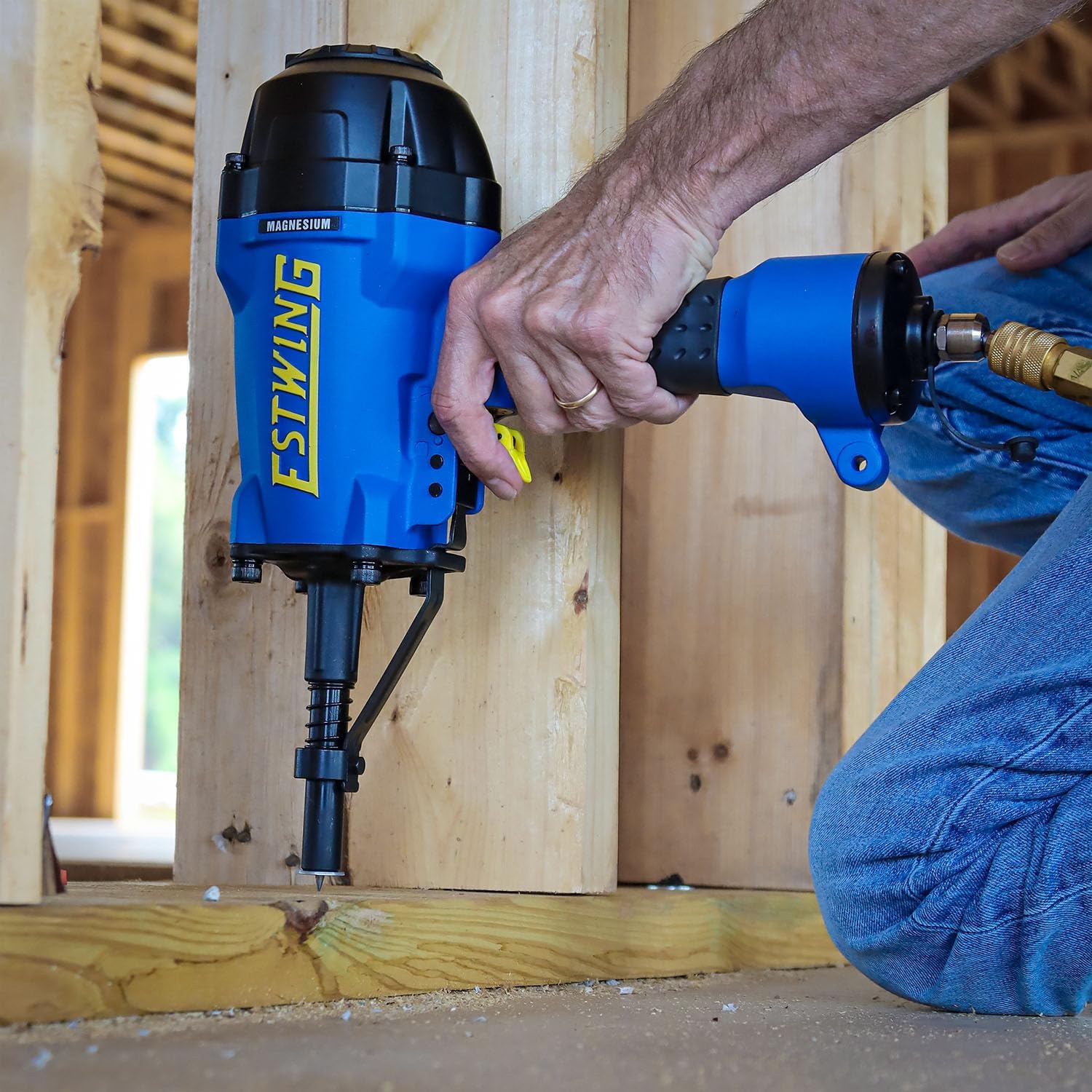 Estwing ESSCP Pneumatic 3' Single Pin Concrete Nailer with 1/4' NPT Industrial Swivel Fitting and Bag