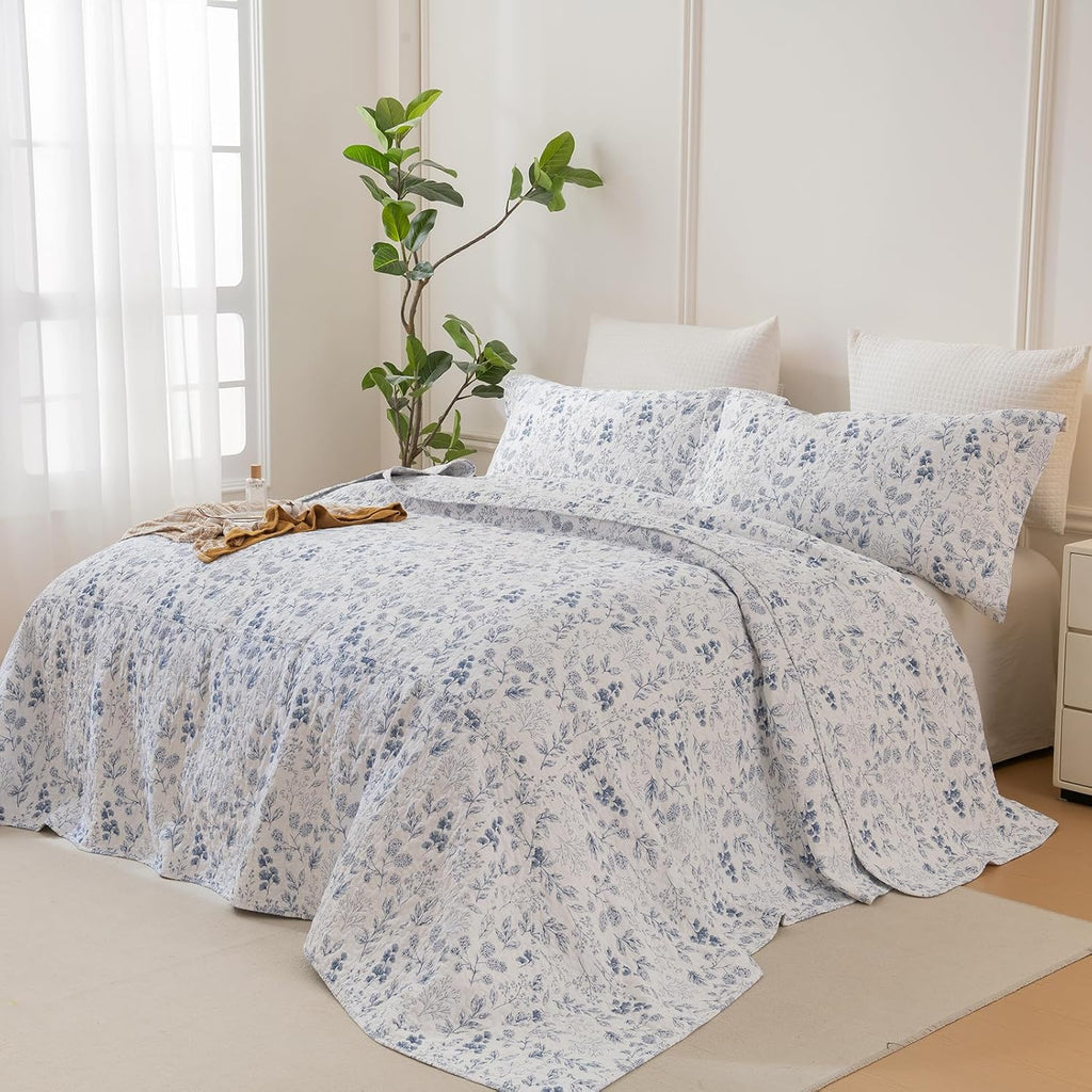 Lady Ann Oversized Queen Quilt Set, Blue and White Floral & Leaves Pattern Plant Botanical Printed Quilted 102x118 Bedspread Set, Vintage Coverlet Ultra Soft Cotton Coverlet with Pillow Shams, 3 PCS