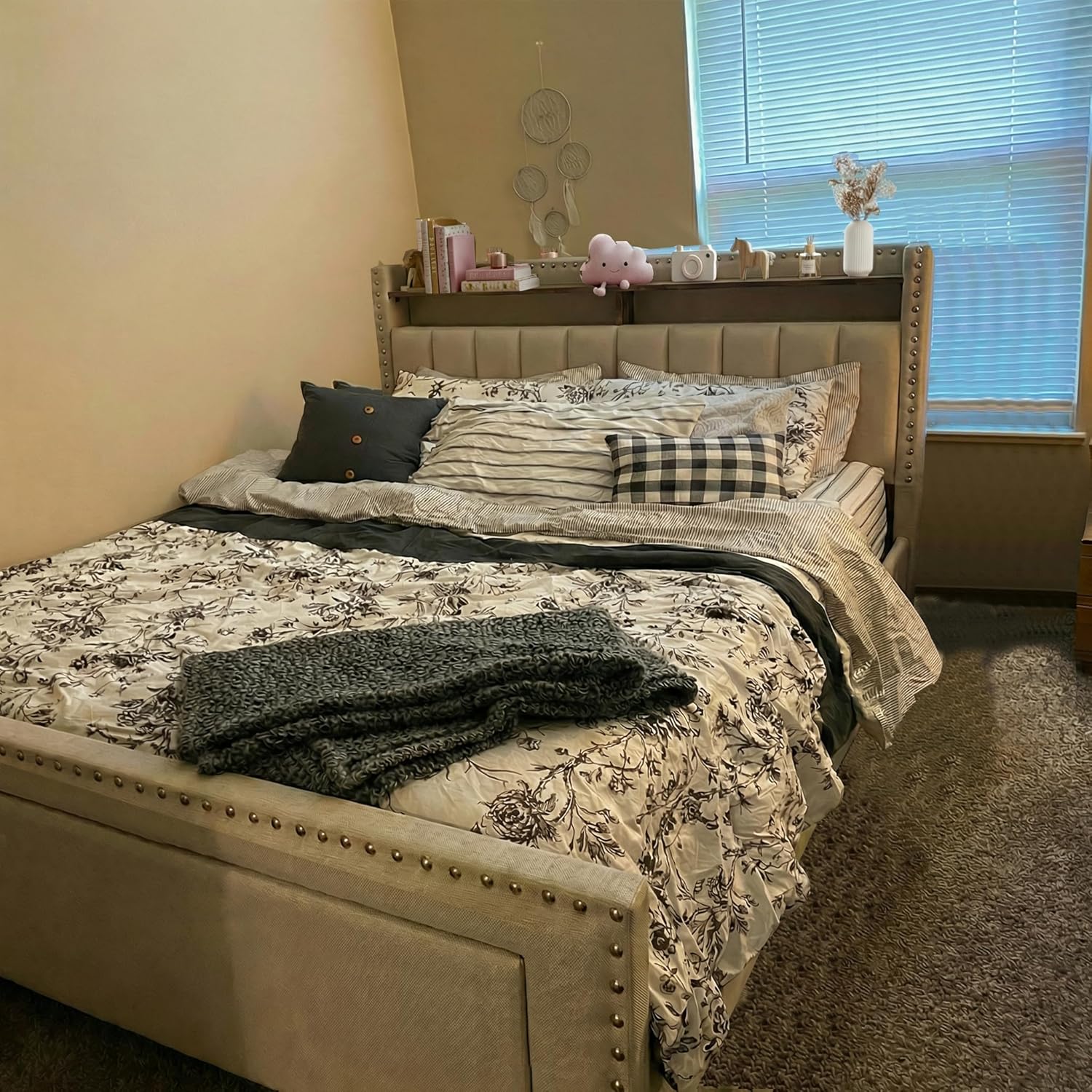 EnHomee Twin Fabric Upholstered Bed Frame with 2-Tier Vertical Channel Tufted Headboard and 2 Storage Drawers, Extra Storage Space for Bedroom Apartment, Beige