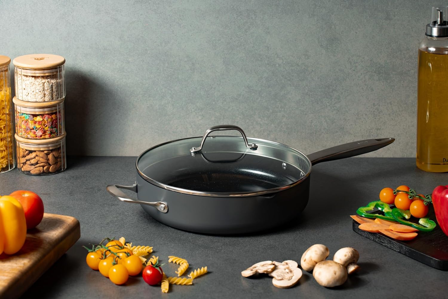 Zyliss Ultimate Pro Sauté Pan with Lid - Aluminium Pan with Non-Stick Ceramic Coating & Glass Lid - Durable & Versatile Cooking & Searing Pan - Dishwasher & Oven-Safe - 11'
