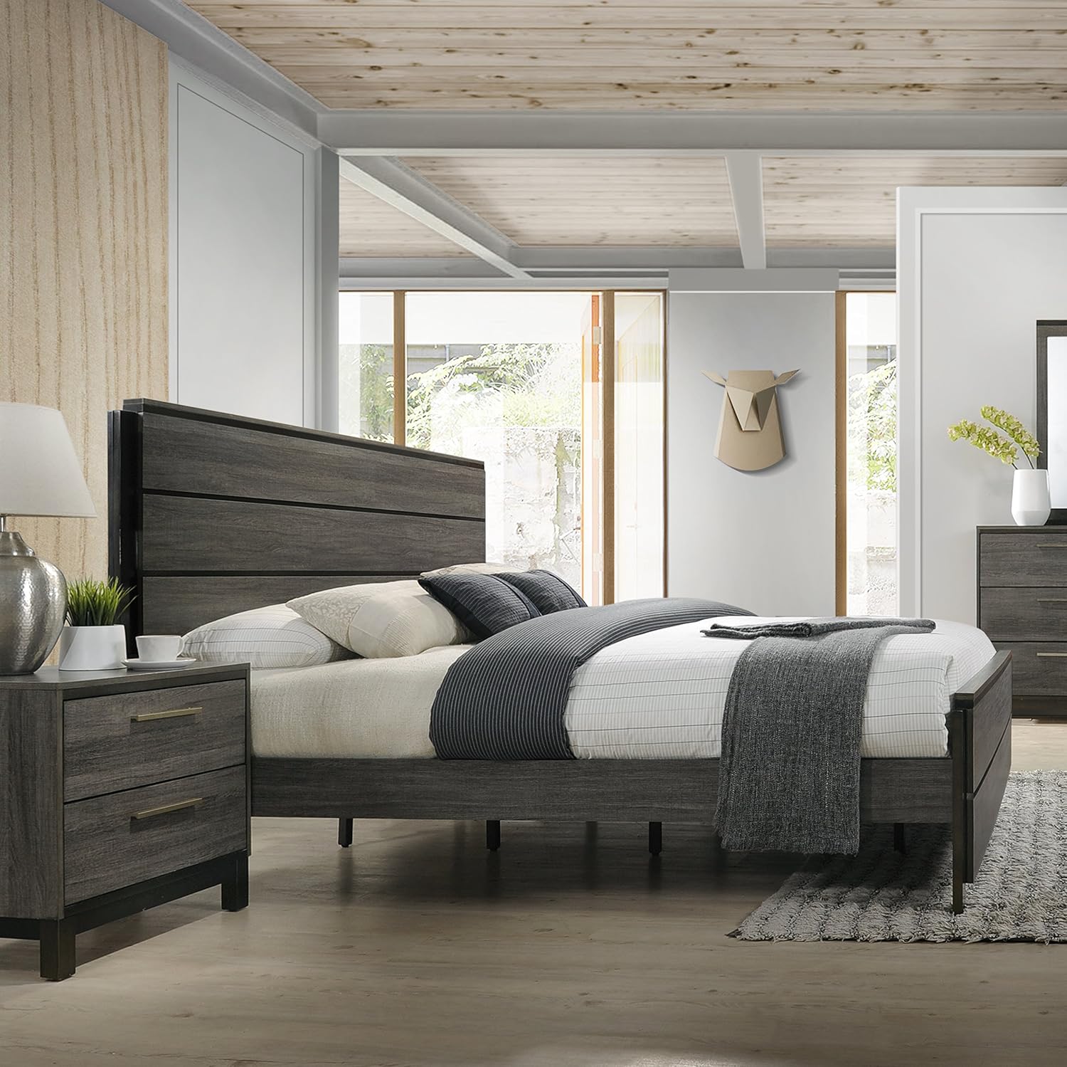 Roundhill Furniture Ioana 187 Antique Grey Finish Wood Bed Room Set, King Size Bed, Dresser, Mirror, 2 Night Stands, Chest