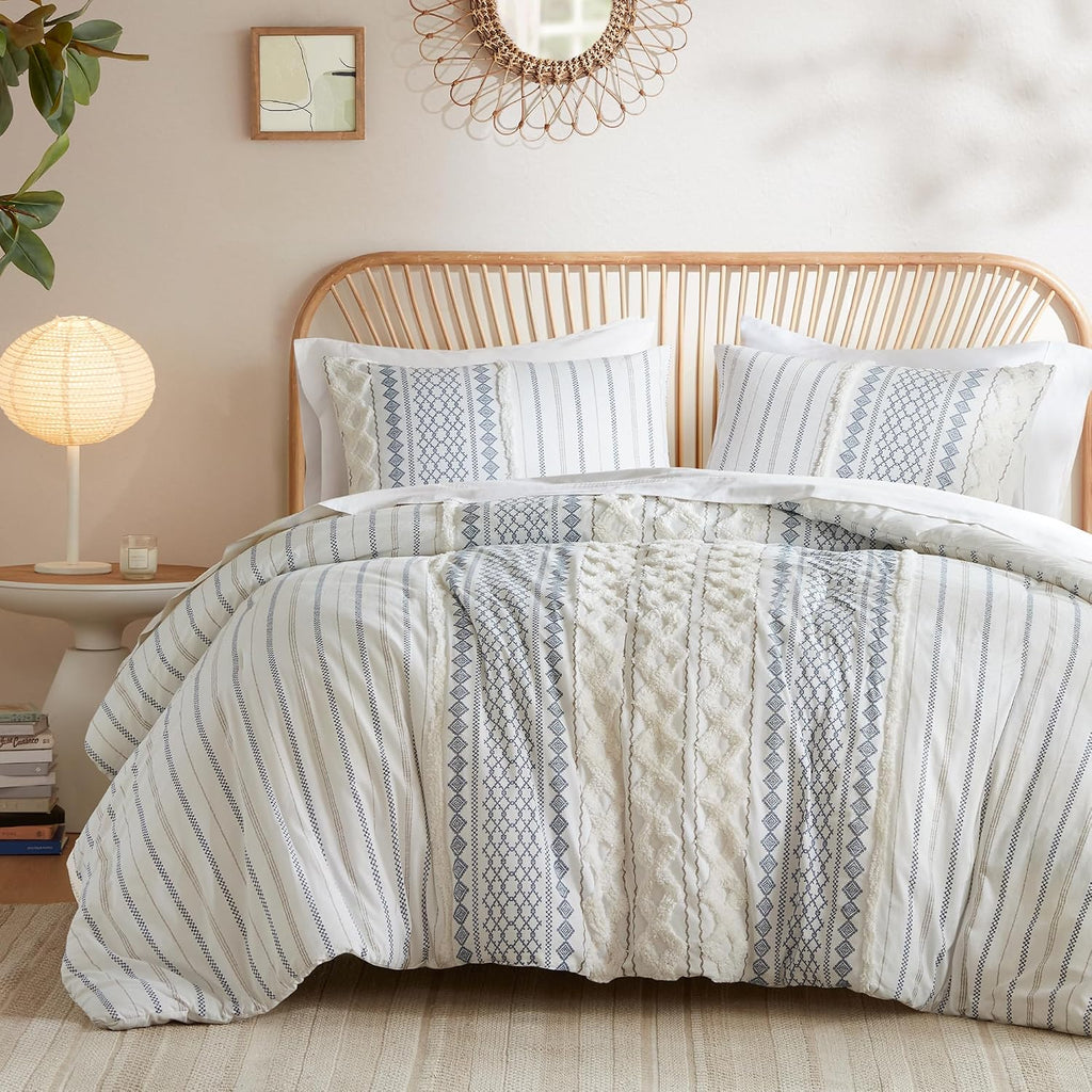 Ink+Ivy King Comforter Set, Boho Comforters, Breathable Cotton Bed Set, All Season Modern Chenille Tufted Comforter with Farmhouse Bedding Flare, Gifts for Woman, White/Navy 3 Piece